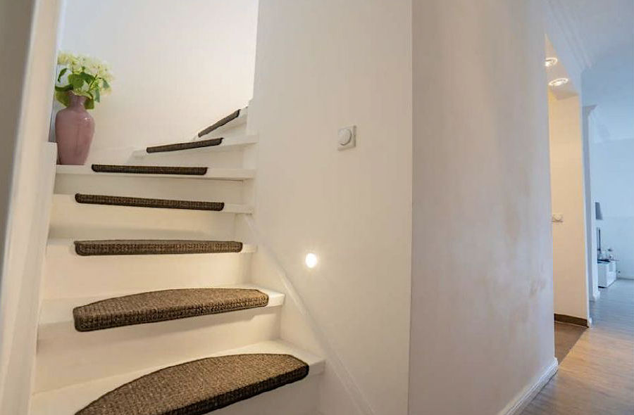 aktuelles Objekt foto Treppe mit Beleuchtung